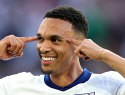 Keputusan Tuchel Picu Kontroversi, Trent Alexander-Arnold Tak Dipanggil ke Timnas Inggris