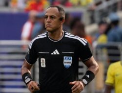 Wasit Ismail Elfath Pimpin Semifinal Inggris vs Argentina: FIFA Hadapi Tekanan Besar