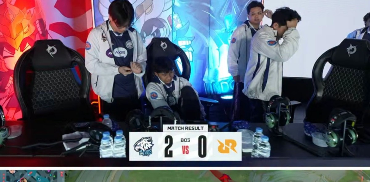 MPL ID S18 EVOS Kalahkan RRQ